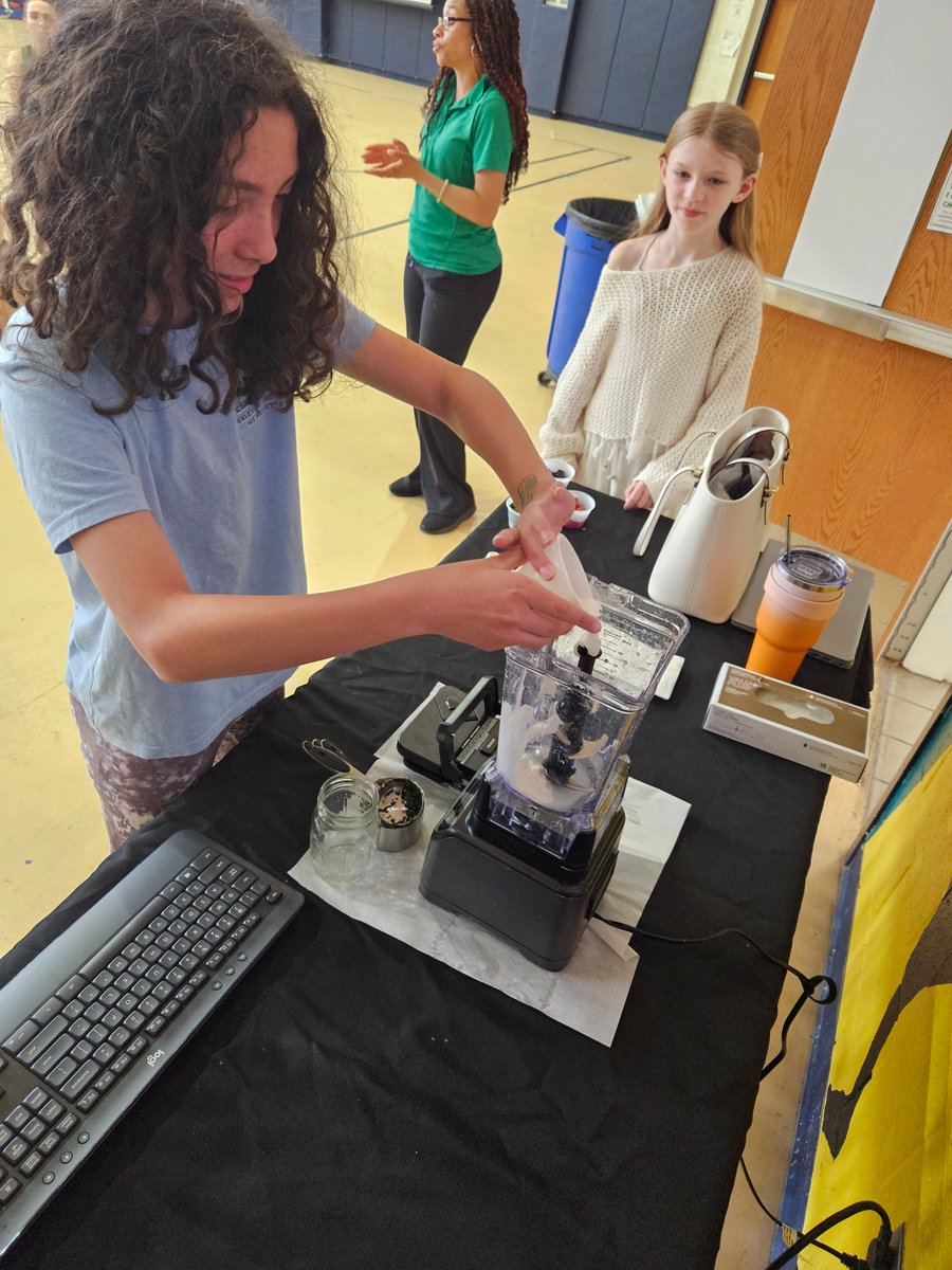 Day 2 of <a href="/CentralES1/">Central ES</a> Wellness Week: Tasteful Tuesday!
Students enjoyed a presentation about healthy &amp; nutritious fruits &amp; vegetables. They got to watch a smoothie making demo followed by a yummy tasting!
🍓🫐
