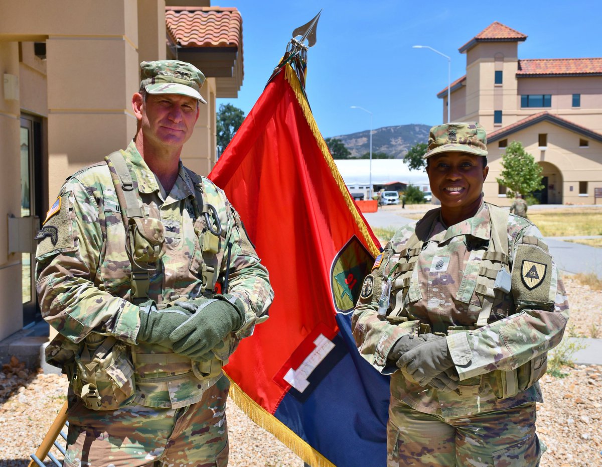#MojaveFalcon25 🚚
Observer Coach/Trainers from 2nd Brigade, <a href="/91stDivision/">91stTrainingDivision</a> brought skill, experience, and precision to Mojave Falcon 25, sharpening unit readiness through expert mentorship. 
🧵1/ 
<a href="/USArmy/">U.S. Army</a>