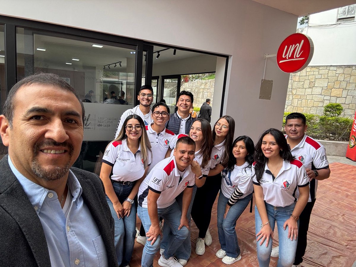 Hoy inauguramos el primer #PROYECTAUNL, un espacio moderno y acogedor para todas y todos los estudiantes de nuestras 48 carreras 💡.

Aquí encontrarán zonas de coworking, juegos, lectura, sala de reuniones, audiovisuales, tecnología, y más.

¡La transformación continúa! 😎