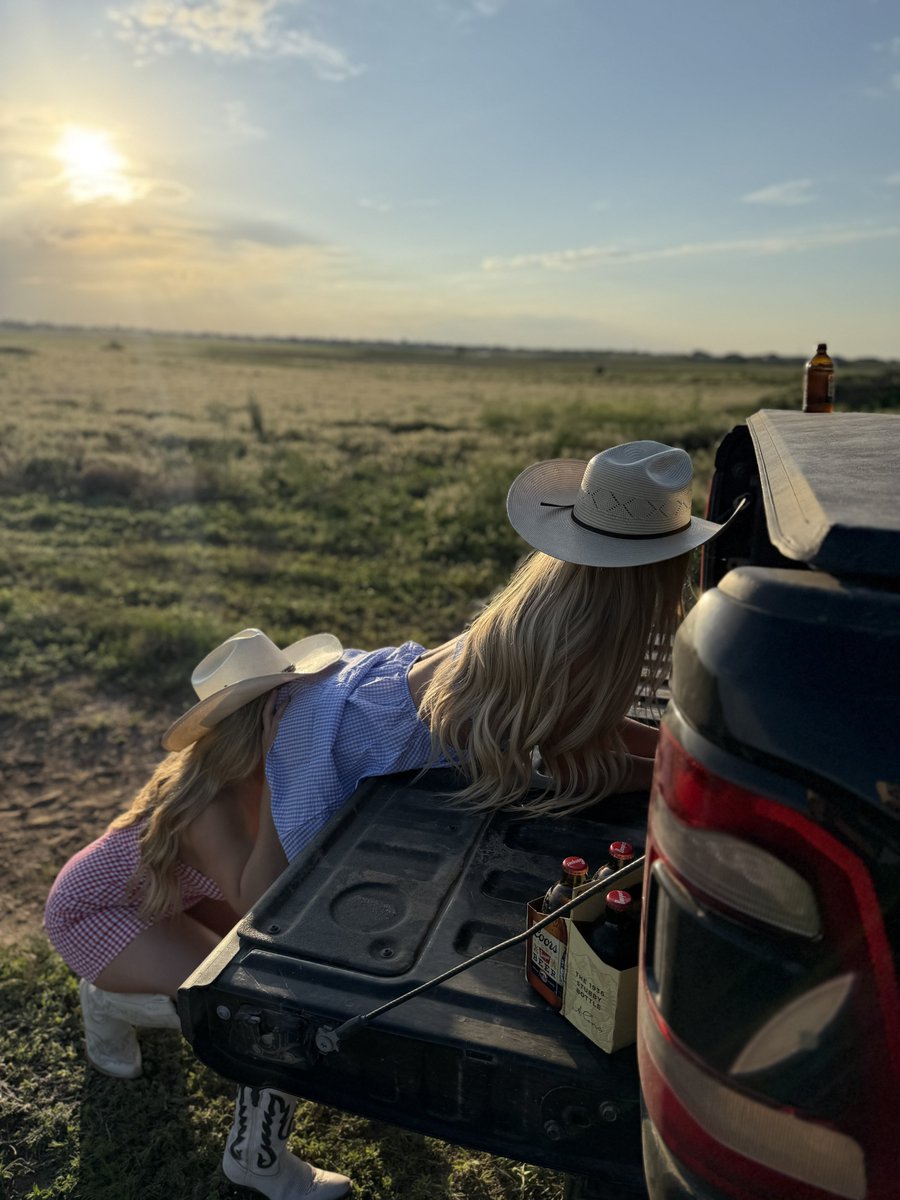 Sundresses mean easy access 😉