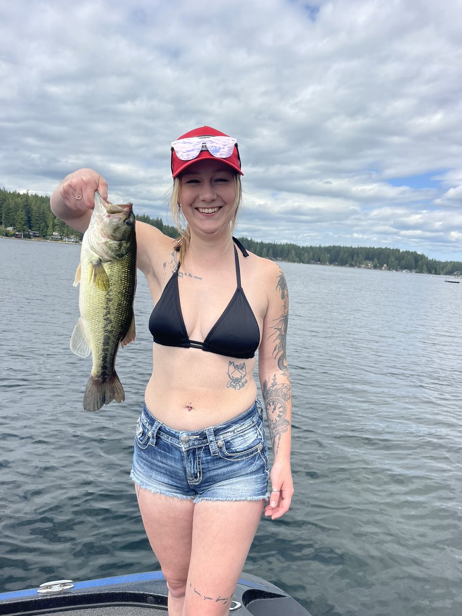 Handelaa's tweet photo. *tried* bull riding and caught some fish over the weekend. hell yeah https://t.co/wrlXKKOpGE