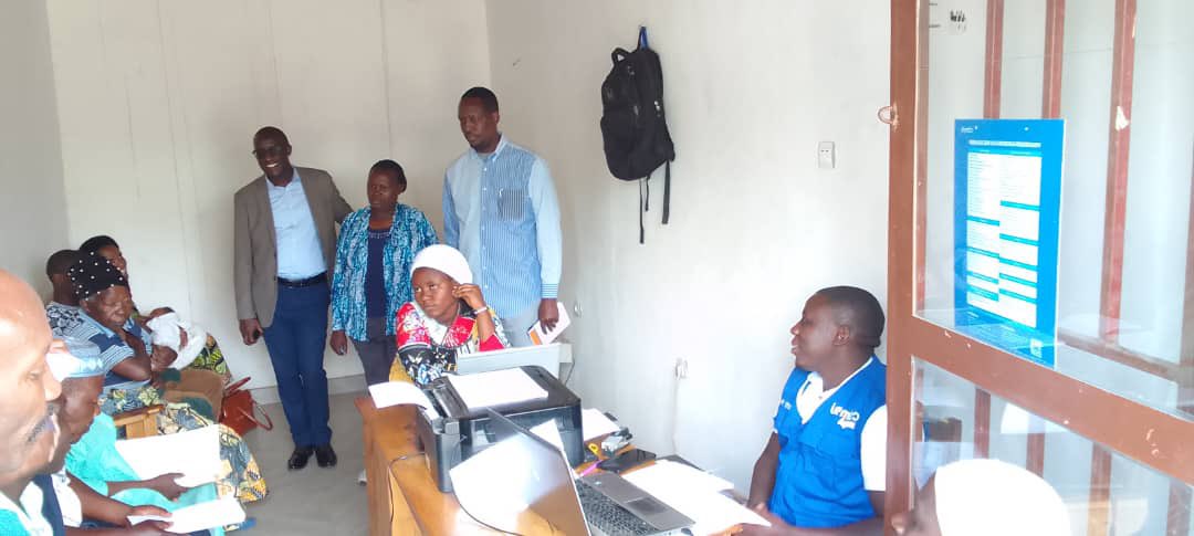 UMURENGE WA RUBAVU (@rubavusector) on Twitter photo Kuwa 03 Kamena 2025,
ES <a href="/harblaise/">HARERIMANA E. Blaise</a> ,yakiriye Itsinda ry’Abadepite <a href="/RwandaParliamnt/">Rwanda Parliament</a> ,#Rutebuka na <a href="/mpembyew/">Winifrida M</a>
Basuye Ahatangirwa Servisi, bitabira Inteko y’Abaturage, baganira kuri gahunda y’Ubumwe n’ubudaheranwa, Kurwanya amakimbirane hifashishwa Ubuhuza,..
#UMUTURAGEKUISONGA Kuwa 03 Kamena 2025,
ES <a href="/harblaise/">HARERIMANA E. Blaise</a> ,yakiriye Itsinda ry’Abadepite <a href="/RwandaParliamnt/">Rwanda Parliament</a> ,#Rutebuka na <a href="/mpembyew/">Winifrida M</a>
Basuye Ahatangirwa Servisi, bitabira Inteko y’Abaturage, baganira kuri gahunda y’Ubumwe n’ubudaheranwa, Kurwanya amakimbirane hifashishwa Ubuhuza,..
#UMUTURAGEKUISONGA