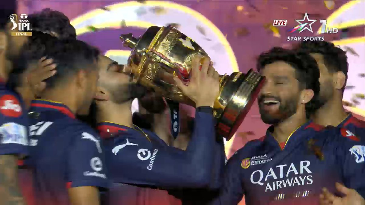 VIRAT KOHLI KISSED THE IPL TROPHY.