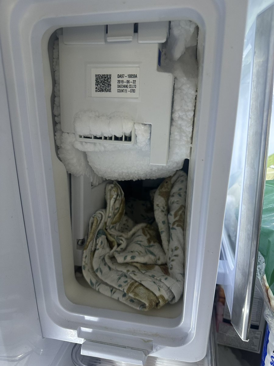 Barney Shynkaruk (@bshynk) on Twitter photo Never let a friend or family member buy a Samsung fridge. 
๐ฉ 
#Samsung
#samsungAppliances Never let a friend or family member buy a Samsung fridge. 
๐ฉ 
#Samsung
#samsungAppliances