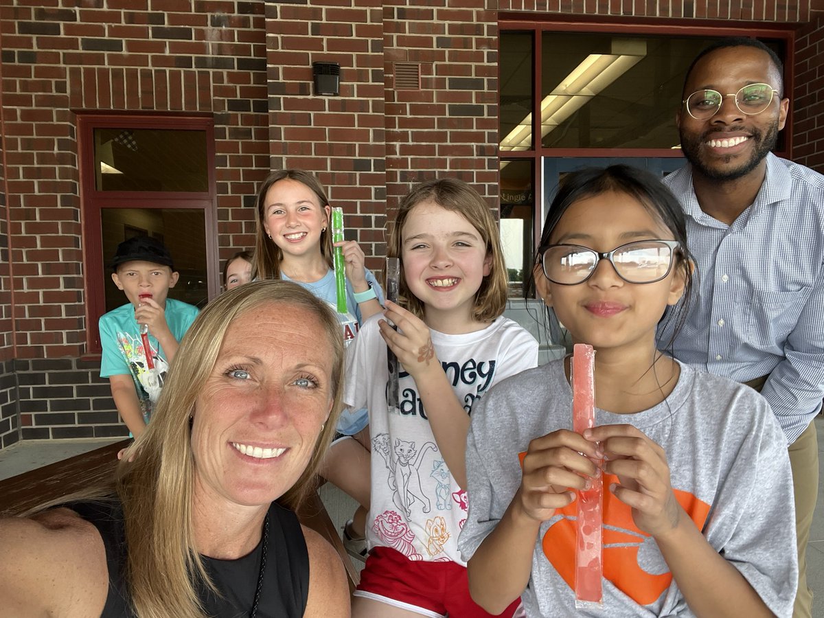 Popsicles with the Principals for these ROAR raffle winners!