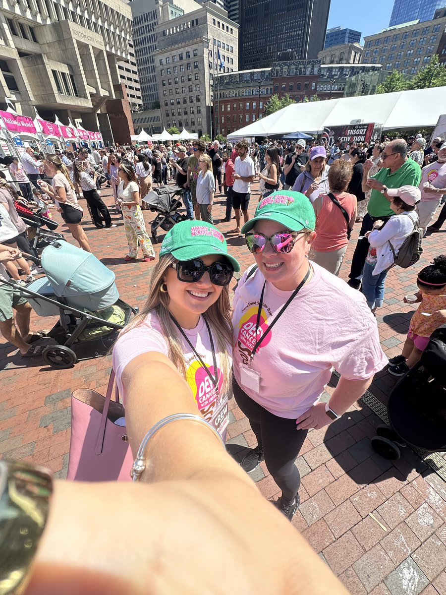 DFarberYoungCRC's tweet image. It's a beautiful day for the @TheJimmyFund scooper bowl ice cream fundraiser!🍦🩷 @DanaFarber #Boston #TheJimmyFund