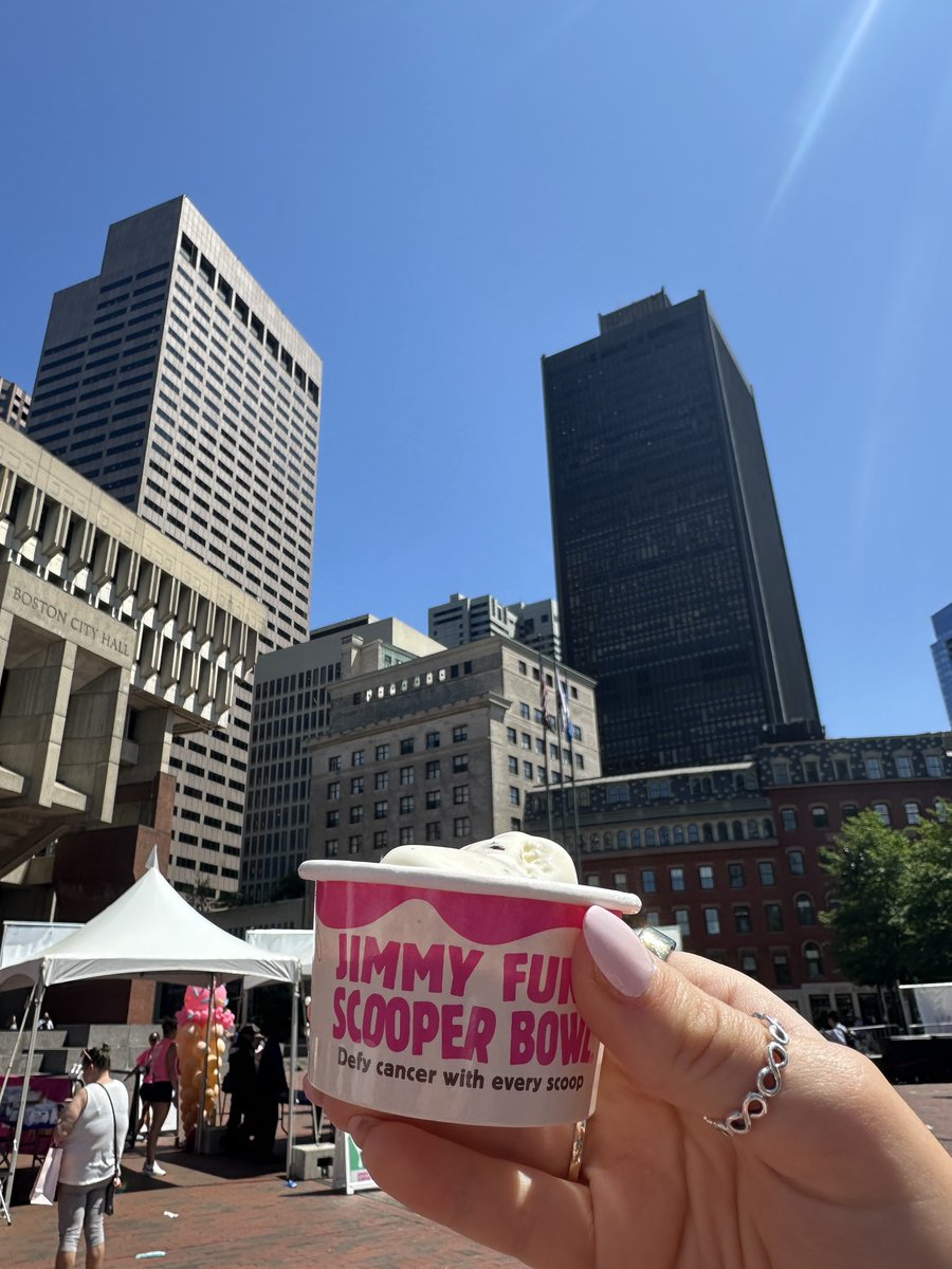 DFarberYoungCRC's tweet image. It's a beautiful day for the @TheJimmyFund scooper bowl ice cream fundraiser!🍦🩷 @DanaFarber #Boston #TheJimmyFund
