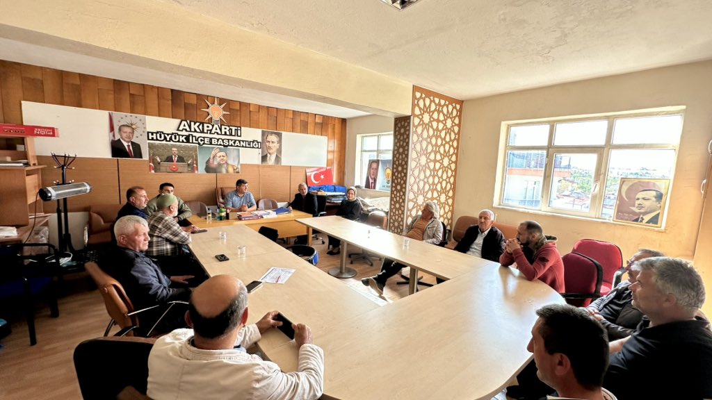 📍 Ak Parti Hüyük İlçe Başkanlığı 

Haftalık ilçe yönetim kurulu toplantımızı İlçe Başkanımız Halim Akgümüş'ün başkanlığında, ilçe yönetim kurulu üyelerimizin katılımlarıyla gerçekleştirdik.

Toplantımızın hayırlara vesile olmasını dileriz.