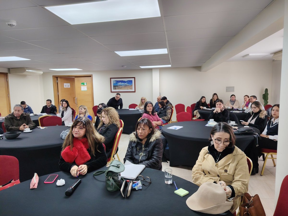 MMAAtacama's tweet image. SEREMI @MMAAtacama Natalia Penroz junto @goreatacama encabezó Taller de &quot;Implementación regional de la ley Marco de
Cambio Climático”,  que se enmarca en capacitar en mayor detalle a los miembros
del Comité Regional en la implementación de los instrumentos regionales y comunales