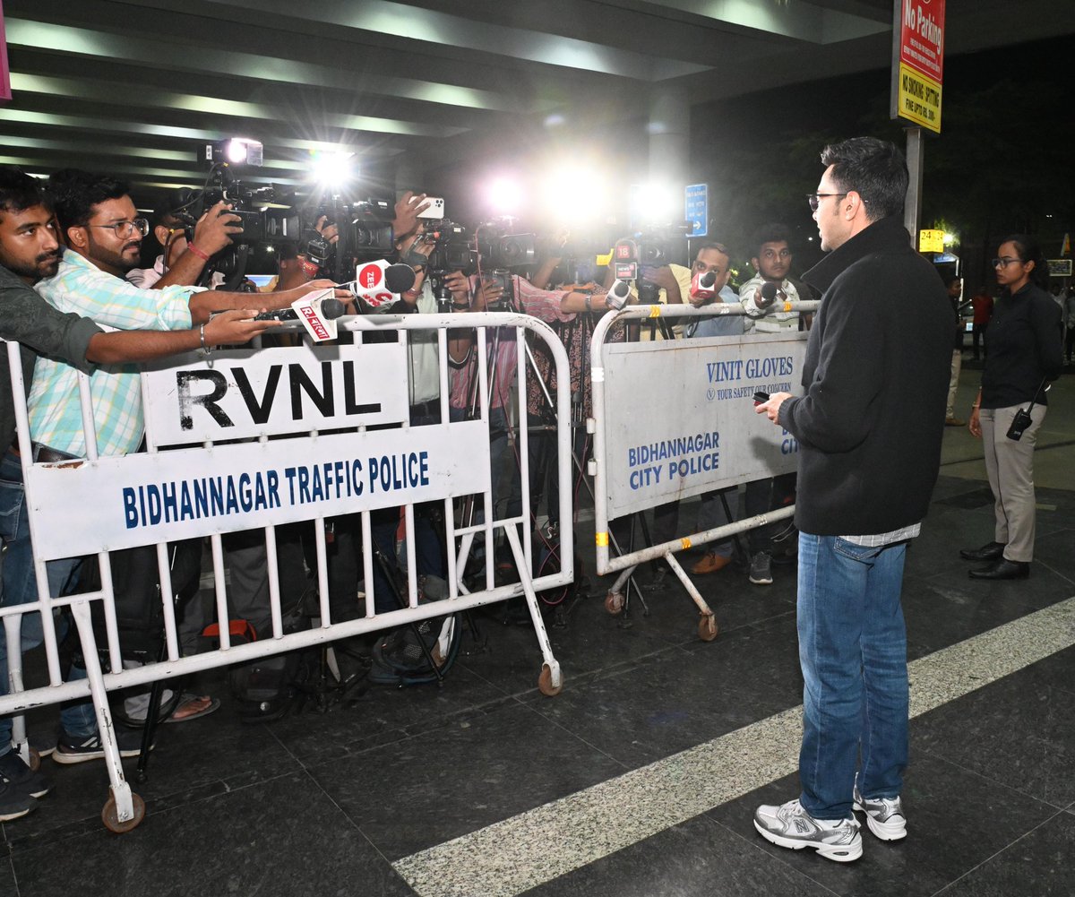 AITCofficial's tweet image. Fresh off a crucial diplomatic tour across Japan, South Korea, Singapore, Indonesia &amp;amp; Malaysia, Shri @abhishekaitc returned to Kolkata today.

Speaking outside Netaji Subhas Chandra Bose International Airport, he shared some key insights with the media.