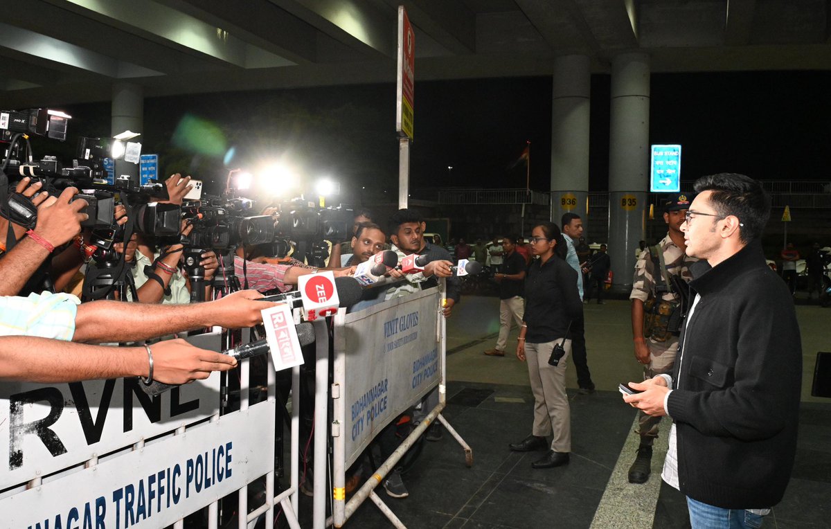 AITCofficial's tweet image. Fresh off a crucial diplomatic tour across Japan, South Korea, Singapore, Indonesia &amp;amp; Malaysia, Shri @abhishekaitc returned to Kolkata today.

Speaking outside Netaji Subhas Chandra Bose International Airport, he shared some key insights with the media.