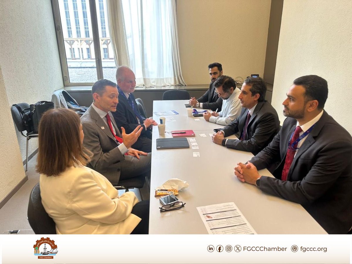 أمين عام #اتحاد_الغرف_الخليجية سعادة أ. صالح الشرقي ، يجتمع بأمين عام منظمة العمل الدولية لأصحاب العمل (IOE) سعادة روبيرتو سواريز سانتوس بجنيف ، ناقش الاجتماع أهمية إشراك الاتحاد بالعديد من المواضيع التي تهم القطاع الخاص الخليجي بالمنظمة