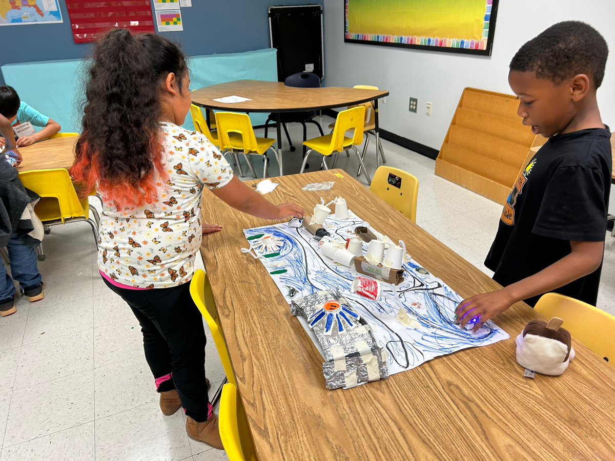 🌊🔧 Students plunged into hands-on learning at Title I HB3 Camp! They explored each other’s ocean scapes with optibots, discovering how sensors guide robots through uncharted waters. Curiosity &amp; creativity all in one splash! 🤖🌟 #TitleIHB3 #Optibots #EdTech