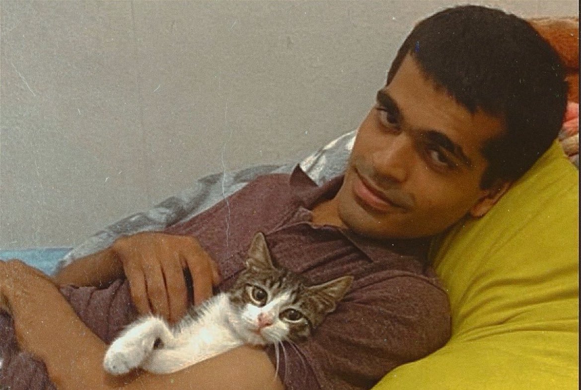 مثل محمد قبادلو که به تایید پزشک دوقطبی بود، #محمدامین_مهدوی_شایسته هم دچار یک اختلال ذهنیه. با این حال جمهوری اسلامی قراره با حکم قاضی صلواتی به جرم ارتباط با اسرائیل اعدامش کنه. همون قاضی که محمد قبادلو رو اعدام کرد.