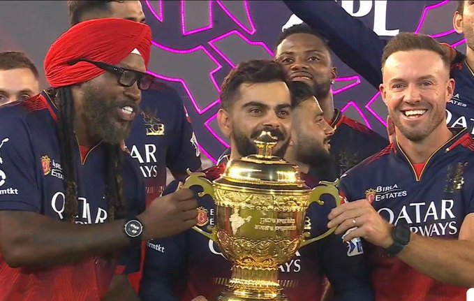 Finally, a non AI generated pic of RCB with trophy