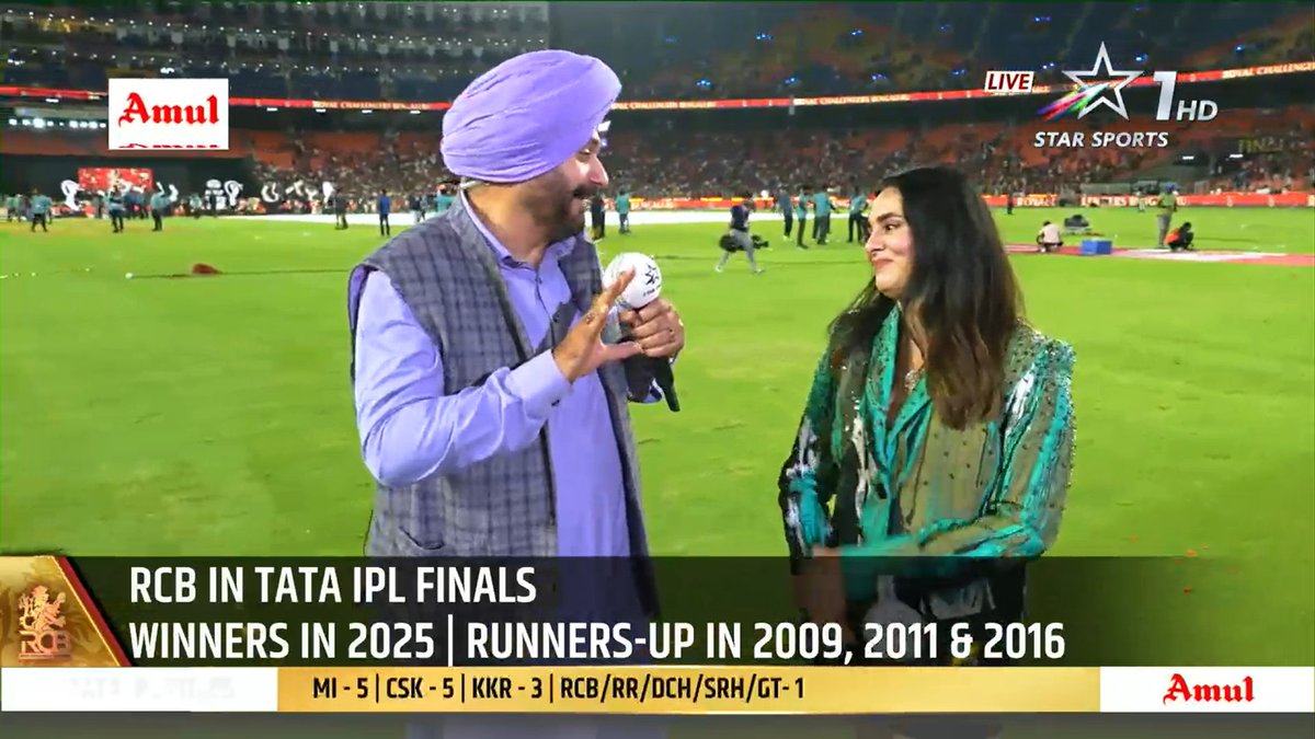 Mayanti Langer said, "my husband played for RCB and lost the 2016 Final. I'm a Bengaluru girl, Virat Kohli let me touch the IPL trophy. I cannot believe it".