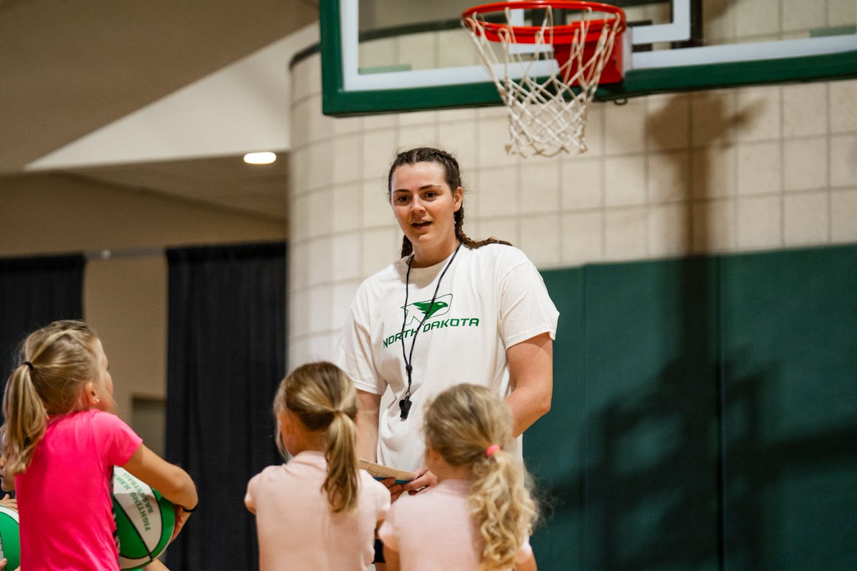 Had some fun at Little Hoopers camp today!😎

#UNDproud | #LGH