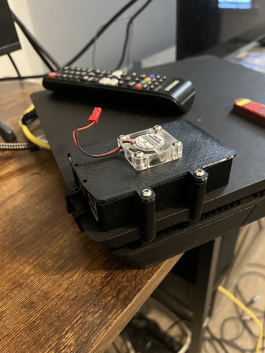 StonedModder's tweet image. Good news, it snaps and holds onto the ps4 great!

Bad news, I measured the pi case wrong in a few places so it doesn’t screw together clean lmao