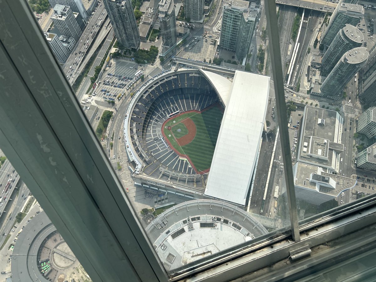Looks like the Phillies and Blue Jays will be playing with an open roof tonight, per my view from above Rogers Centre. It just opened up.