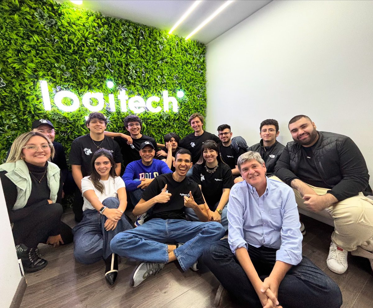 Hoy estuvimos de visita en las oficinas de @logitechg en Colombia 🚀

Nos llevamos inspiración, aprendizaje y más razones para seguir construyendo juntos.

Gracias por abrirnos las puertas y fortalecer esta alianza que tanto significa para nosotros. 

¡Vamos por más! 💪🏼🙌🏼