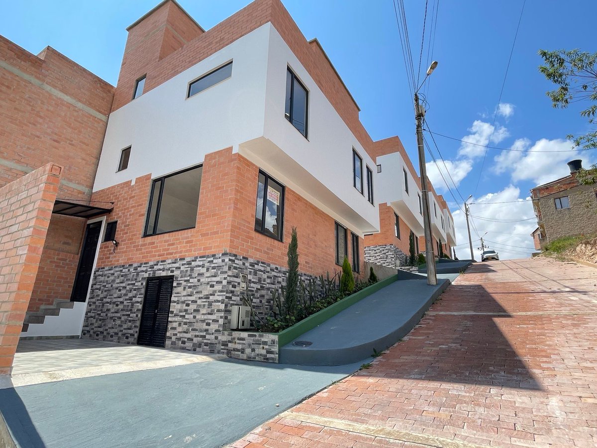 InmobiliariaJI's tweet photo. Casas nuevas unifamiliares en Paipa Boyacá Barrio Fátima,3 habitaciones con clóset,3 baños, garaje amplio,área 175 mts,desde 299 millones se recibe créditos hipotecarios para más información 3005503799 #bienesraices #inmobiliaria #propiedades #BogotaMiCiudadMiCasa #paipaboyacá https://t.co/0hEbMq0TuJ