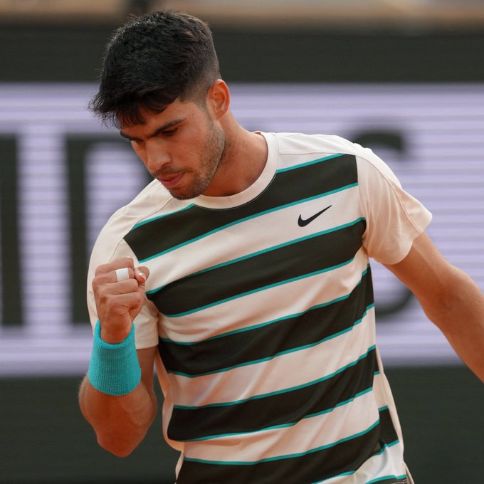 ESTÁ DESATADO.

Su mejor partido diría que en más de un año. Así sí.
#RolandGarros   
🧠🫀🥚🥚