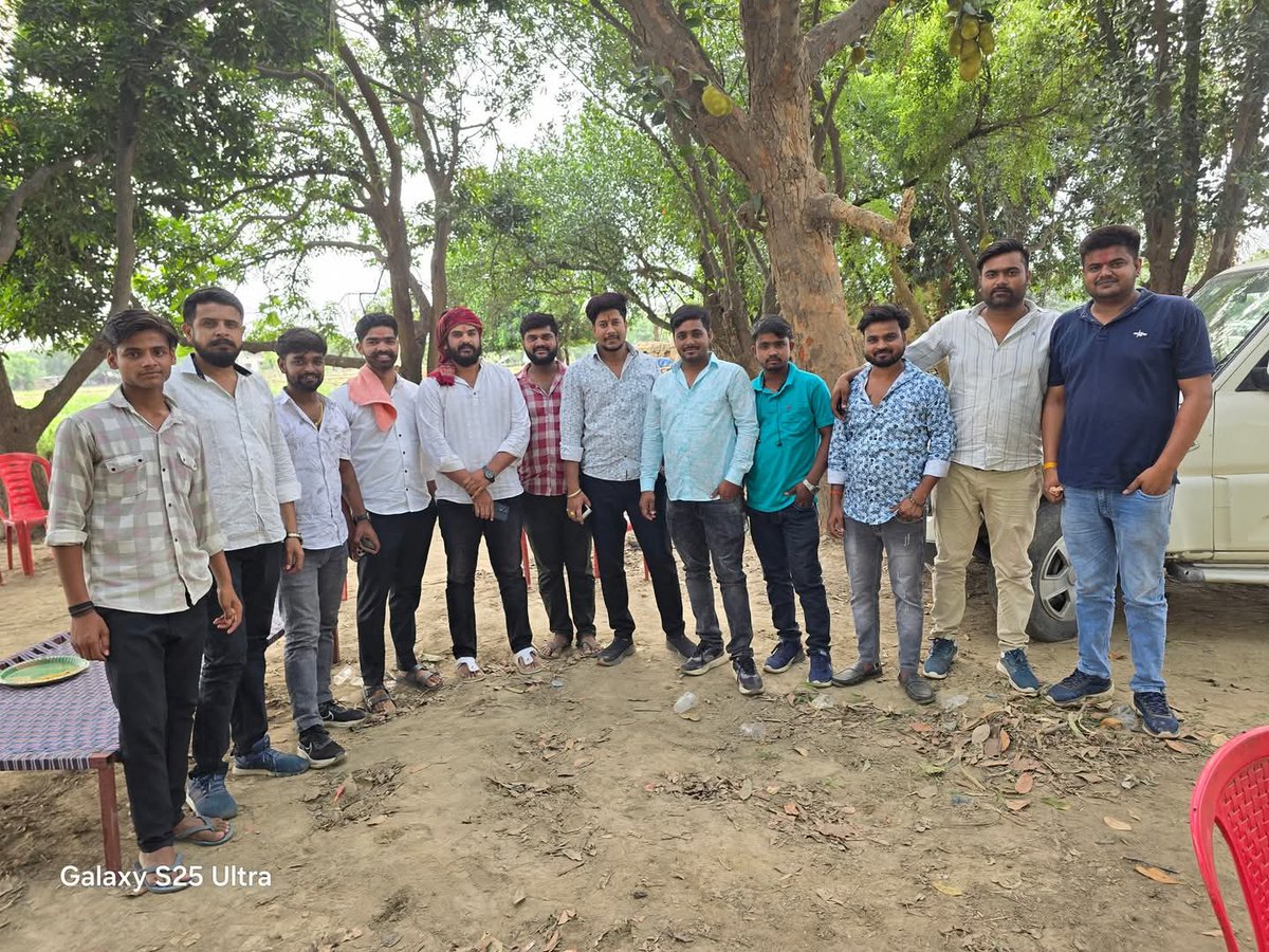 BahubaliShani's tweet photo. बहादुरपुर~क्षेत्र के अंतर्गत ग्राम फुलवरिया पांडेय निवासी भाई त्र्यंबक त्रिपाठी जी के बड़े भाई के वरीक्षा (वर-वरण) कार्यक्रम में सम्मिलित हुआ,💐
@BJP4UP @BJP4India @BJYM https://t.co/OA6SvX5i8r