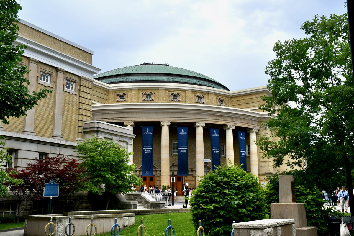 U of T Arts & Science (@uoftartsci) on Twitter photo #UofTArtSci grads, convocation starts this week! 🙌
Show off your special moments by adding #UofTGrad25 to your posts!
Learn more: bit.ly/457kAa4 #UofTArtSci grads, convocation starts this week! 🙌
Show off your special moments by adding #UofTGrad25 to your posts!
Learn more: bit.ly/457kAa4