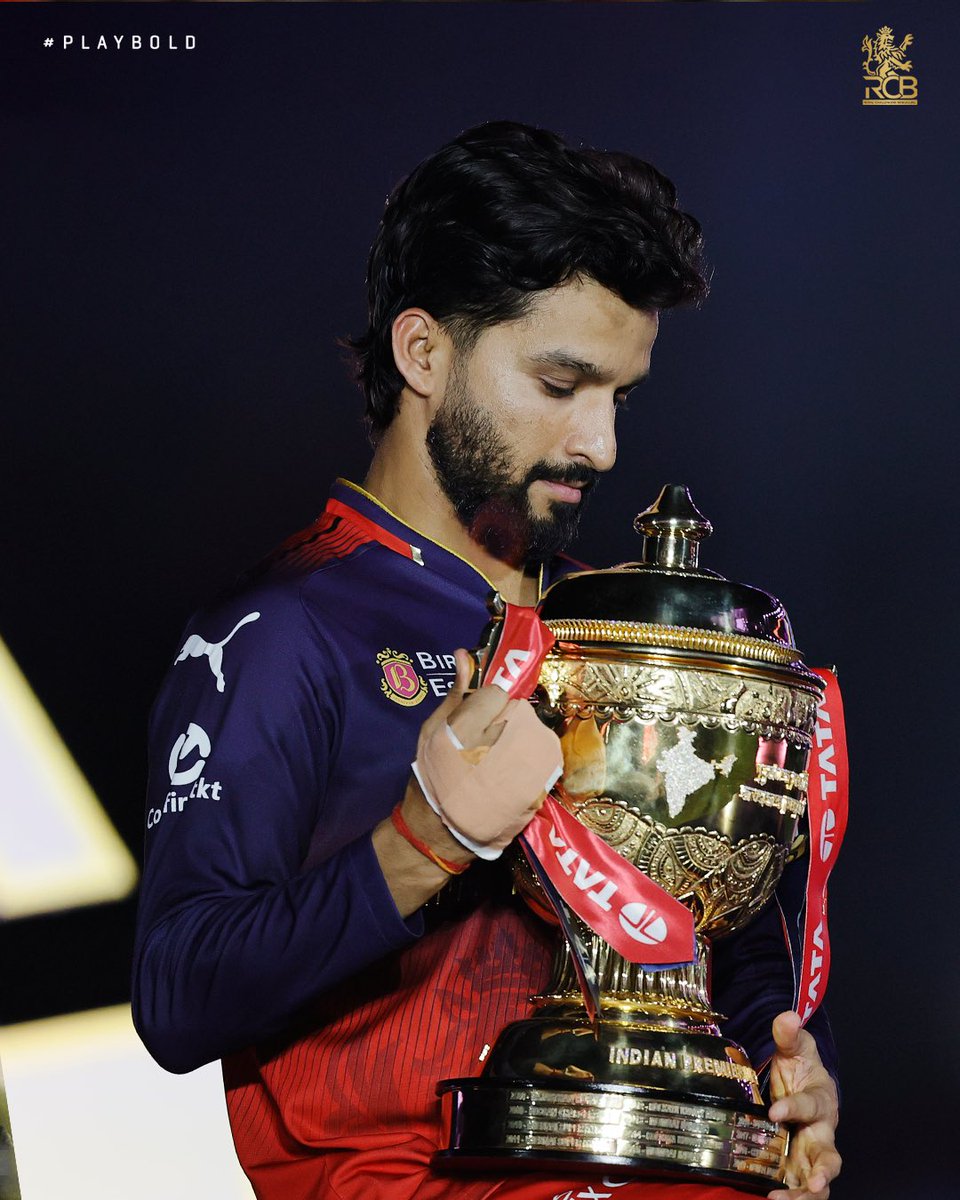 Samcric07's tweet photo. FIRST RCB CAPTAIN TO WIN THE IPL - RAJAT PATIDAR🏆
#CongratulationsRCB #ViratKohli𓃵 #RajatPatidar https://t.co/GpOAlHpYCU