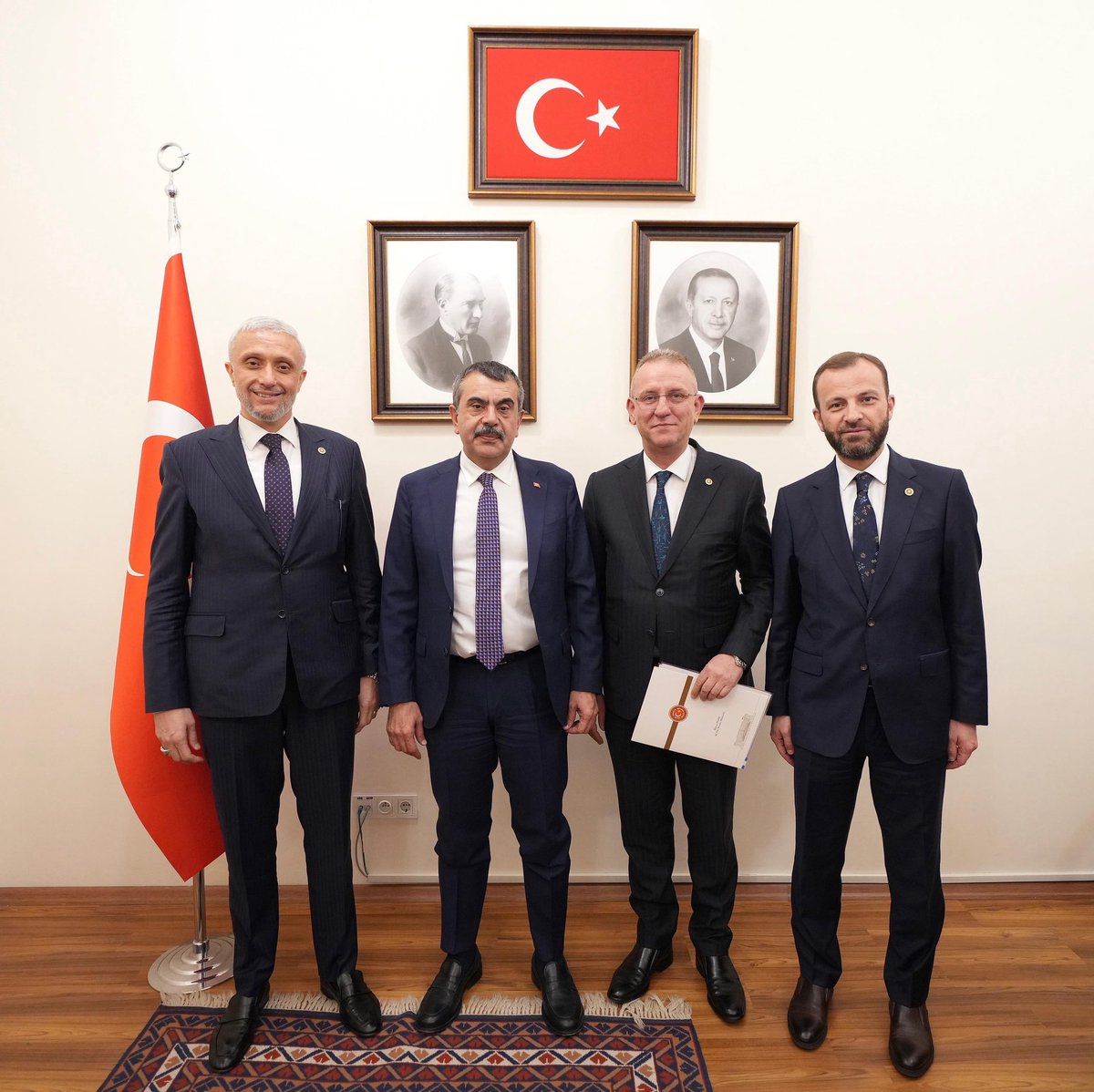 Milletvekillerimiz Adil Biçer ve İsmail Çağlar Bayırcı ile birlikte Milli Eğitim Bakanımız Sayın Yusuf Tekin’i ziyaret ettik.

Kütahya’mızın eğitim altyapısını güçlendirmek, devam eden projelere hız kazandırmak ve yeni yatırımlar kazandırmak adına taleplerimizi ilettik.

Sayın