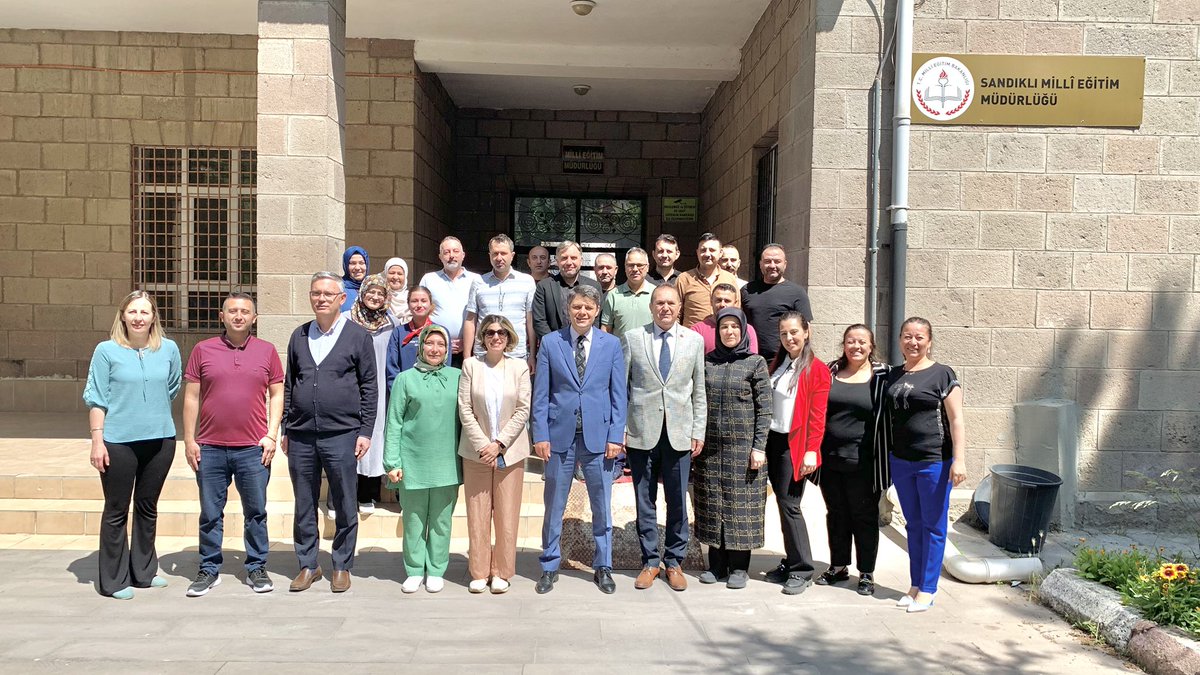 SandikliKaymakm's tweet photo. Kaymakamımız Önder Çengel, İlçe Milli Eğitim Müdürlüğünde görev yapan tüm personele veda ziyaretinde bulunarak yaklaşan Kurban Bayramlarını tebrik etti. https://t.co/Zw2AG8BCi4