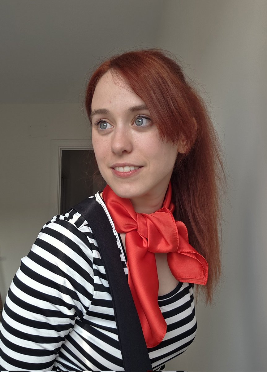 Elesky25's tweet photo. Tenía que hacerlo, tenía que hacer una cover de Expedition 33 con cosplay ♥️

Maellesky ✨️ https://t.co/eIa9dZdxiq