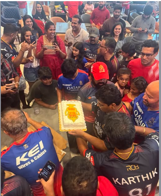 praxacharya's tweet photo. This is huge! Congratulations #RCB #RCBvsPBKS #IPLFinals #ViratKohli𓃵 

From Dallas, Texas!

To all Namma #Bengaluru family! https://t.co/MXDVbzdpay