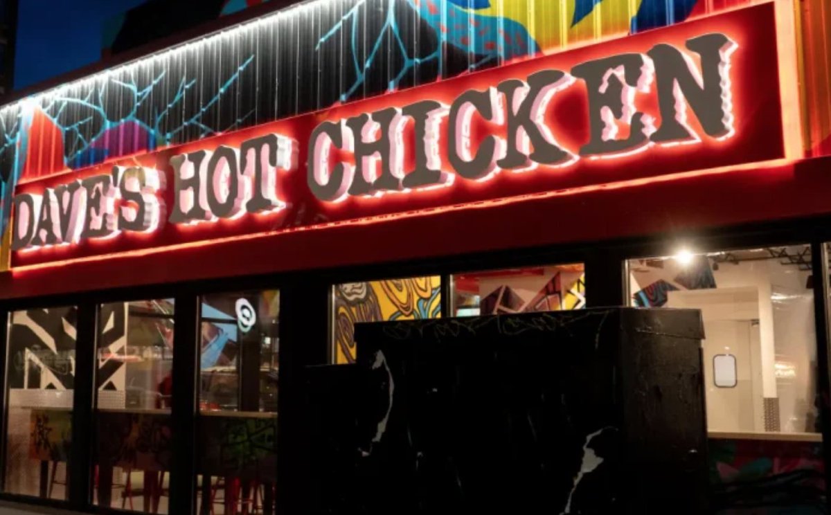 Meatingplace (@meatingplace) on Twitter photo Chain gang: PE firm pays $1B to add Dave's Hot Chicken to a QSR portfolio that already stretches from Arby's to Subway.
meatingplace.com/Industry/News/…
<a href="/Meatingplace/">Meatingplace</a> <a href="/hotchickendaves/">daveshotchicken</a> #chicken #Poultry Chain gang: PE firm pays $1B to add Dave's Hot Chicken to a QSR portfolio that already stretches from Arby's to Subway.
meatingplace.com/Industry/News/…
<a href="/Meatingplace/">Meatingplace</a> <a href="/hotchickendaves/">daveshotchicken</a> #chicken #Poultry