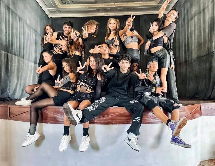 A83829Angulo's tweet photo. #CulturaPresente
🔥 ¡Atención,gente con flow! 🔥 Este viernes a las 10:00 PM en El Almacén,el Proyecto Danzario "Alas"se apodera del escenario en el Festival #Jibarama. 💃🌊 Un espectáculo que vibra con energía,arte y conexión. 
 #ElAlmacénGibara https://t.co/7TX9fEfbU1