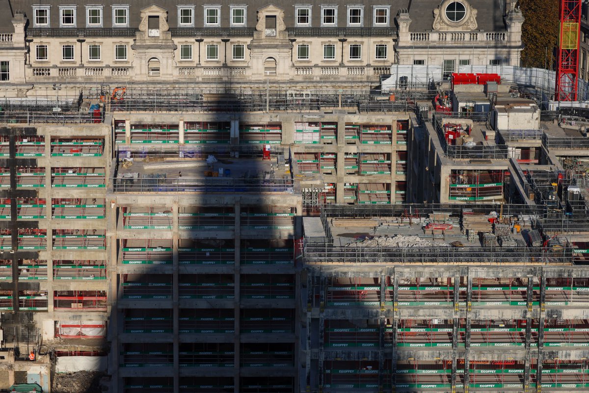 UK builders are still able to hire from abroad under visa clampdown bloomberg.com/news/articles/… via <a href="/LucyGJWhite/">Lucy White</a> <a href="/maxharlow/">Max Harlow</a>