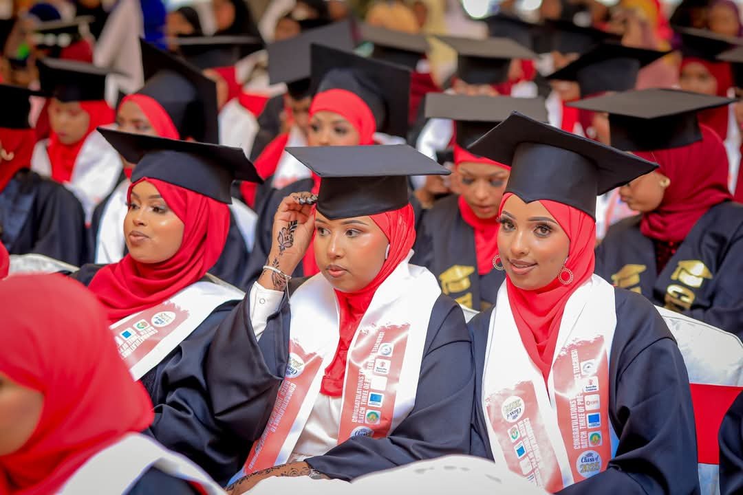 RAbdiAnalyst's tweet photo. Here is a piece of news worth remarking and celebrating:

106 female teachers graduated today from the Somaliland National Teachers' Training Institute - the third batch of female-only teachers since scheme was launched.

Another milestone in Somaliland's inclusive, democratic state-building.

Hambalyo !