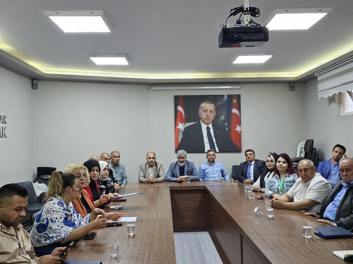 İl Koordinatörümüz Halil HOTAMAN'ın katılımıyla haftalık mutat yönetim kurulu toplantımızı gerçekleştirdik.