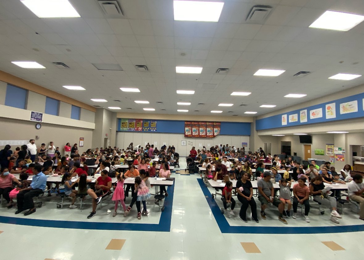 FBISD_MSD's tweet image. We are so excited to welcome almost 700 of our incoming kindergarten and incoming 1st grade students on Monday for this summer’s ESL and Bilingual summer enrichment program! 🌞 What a great turn-out at Meet the Teacher!