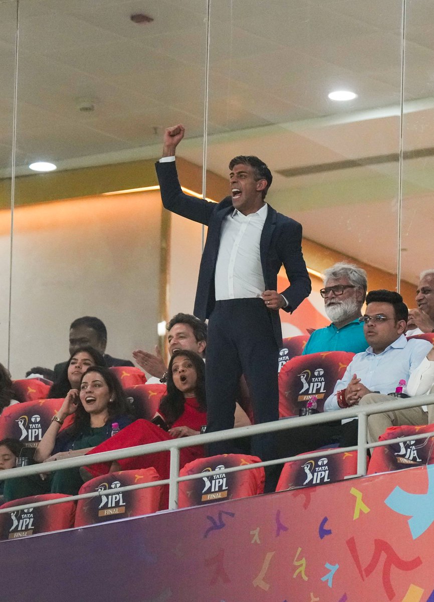 #IPLFinal | Former UK PM Rishi Sunak punches the air in celebration as RCB clinch their maiden IPL title. Akshata Murty and others in the VIP box erupt in delight, while ICC Chairman Jay Shah looks on at the Narendra Modi Stadium, Ahmedabad.

#RCBvPBKS #ViratKohli𓃵 #RCB