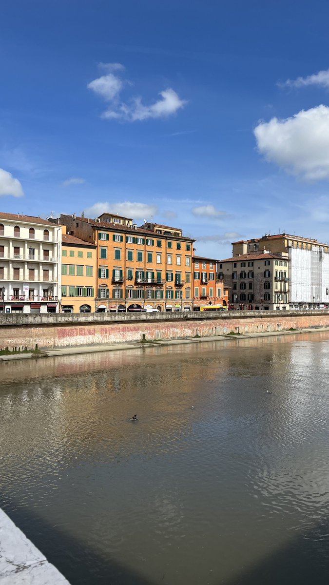 Selam. 🇮🇹✋ Dünyanın en bilinen 3-5 yapıtından biri olan Pisa Kulesi'nden bahsetmeden önce direkt 3 bilgi veriyor, öyle giriş yapıyorum;

-''Dünya yine de dönüyor adaş, sen ne dersen de'' diyen Galileo Galilei'nin Pisa'lı olduğu,
-Kule, vaftizhane ve katedralinin olduğu meydanına