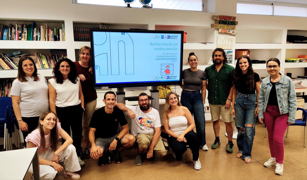 Recibimos hoy a Luis Arenas de <a href="/Autismo_Sevilla/">Autismo Sevilla</a>,que ha impartido a nuestro equipo una formación,para reforzar nuestras aptitudes en este campo. Creemos en la importancia del trabajo en red entre entidades para enriquecernos unas a otras y mejorar así nuestra atención. <a href="/PVSsevilla/">Plataforma del Voluntariado de Sevilla</a>