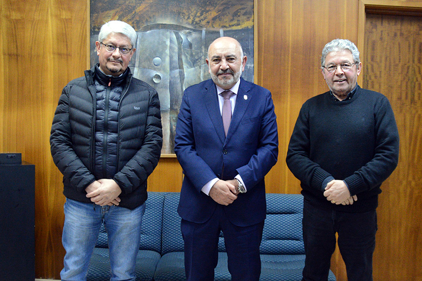 Informe de Contraloría:  Rector y ex rectores destacan histórico compromiso institucional con la probidad y manejo de fondos - Portal de Actualidad Universidad del Bío-Bío: noticias.ubiobio.cl/2025/06/03/inf…