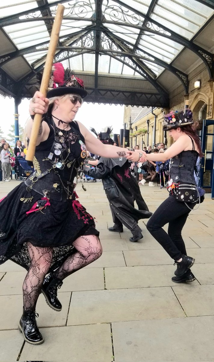 Gameguy69's tweet image. A splendid day of Steampunk mayhem in Morecambe. #Morecambe #ThePlatform #steampunk