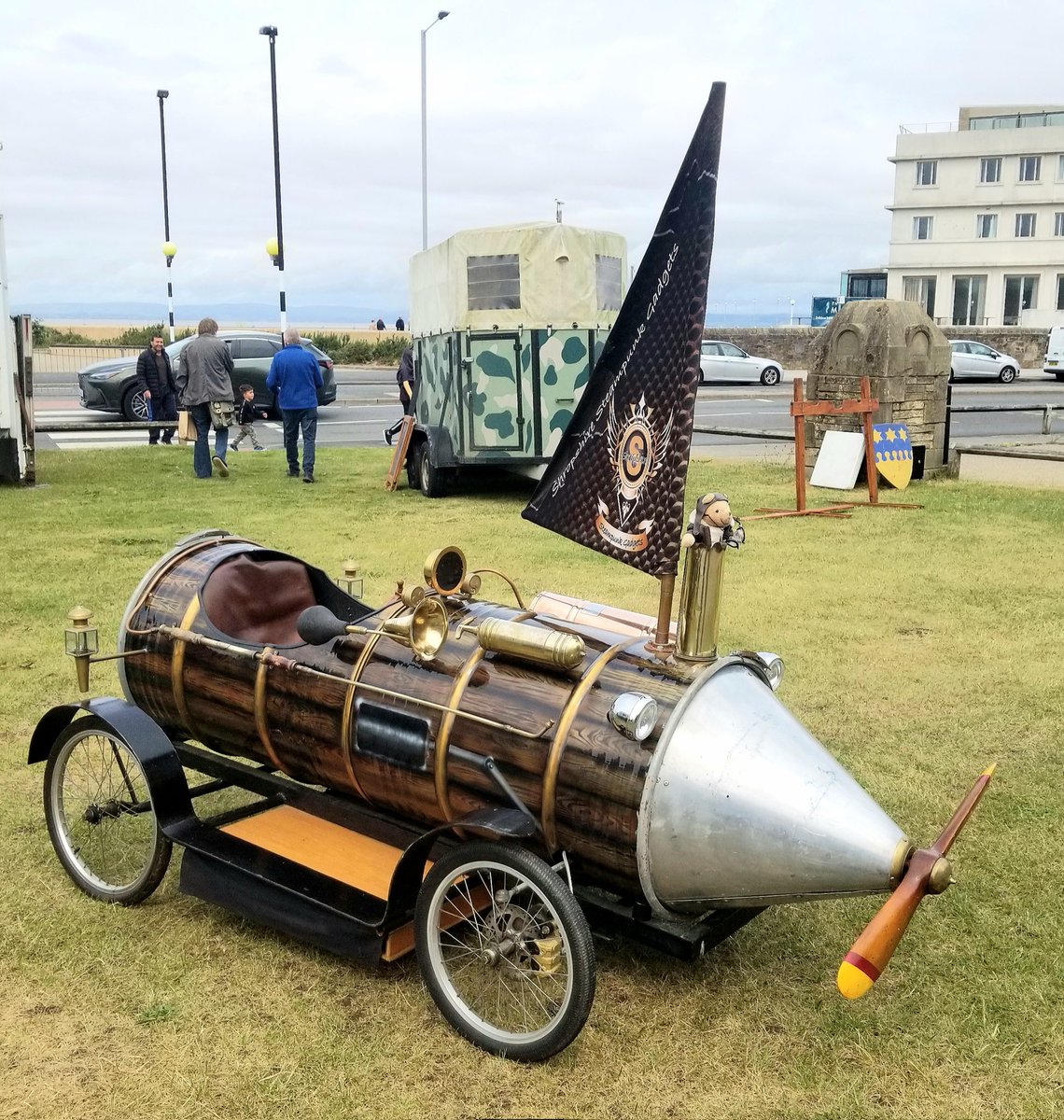 Gameguy69's tweet image. A splendid day of Steampunk mayhem in Morecambe. #Morecambe #ThePlatform #steampunk