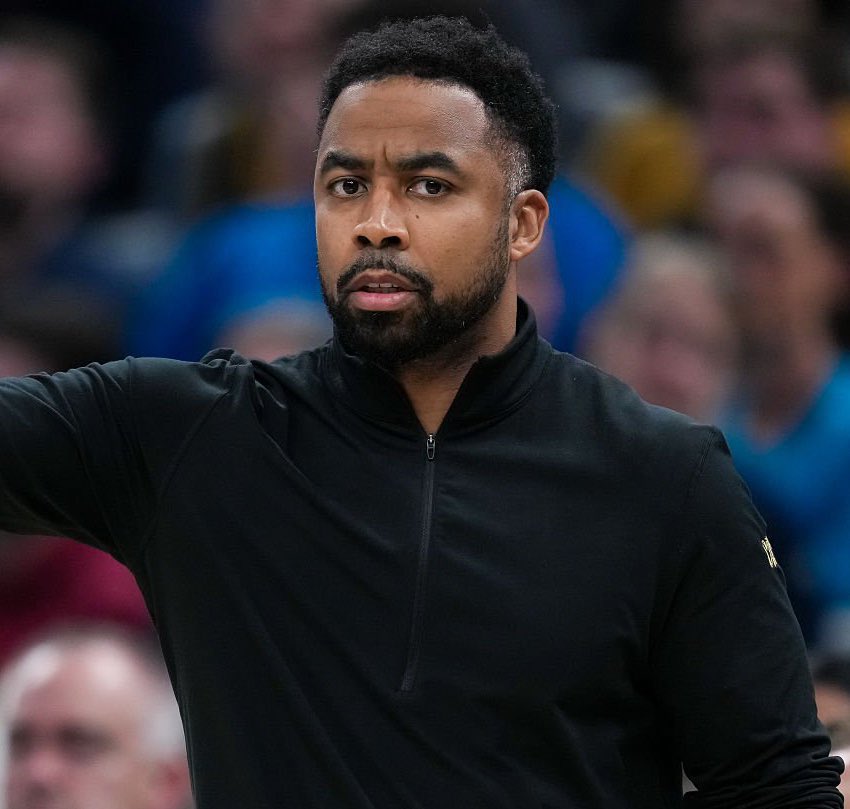 TheDunkCentral's tweet image. Knicks next coach odds: 

Johnnie Bryant +240
Kenny Atkinson +400
James Borrego +950
Mike Budenholzer +950
Patrick Ewing +950
Sam Cassell +950
Frank Vogel +1100
Chris Quinn +1400
Jay Wright +1400
Mark Jackson +1400
Mike D’Antoni +2000
Becky Hammon (LVA) +2500
Jeff Van Gundy +2500…