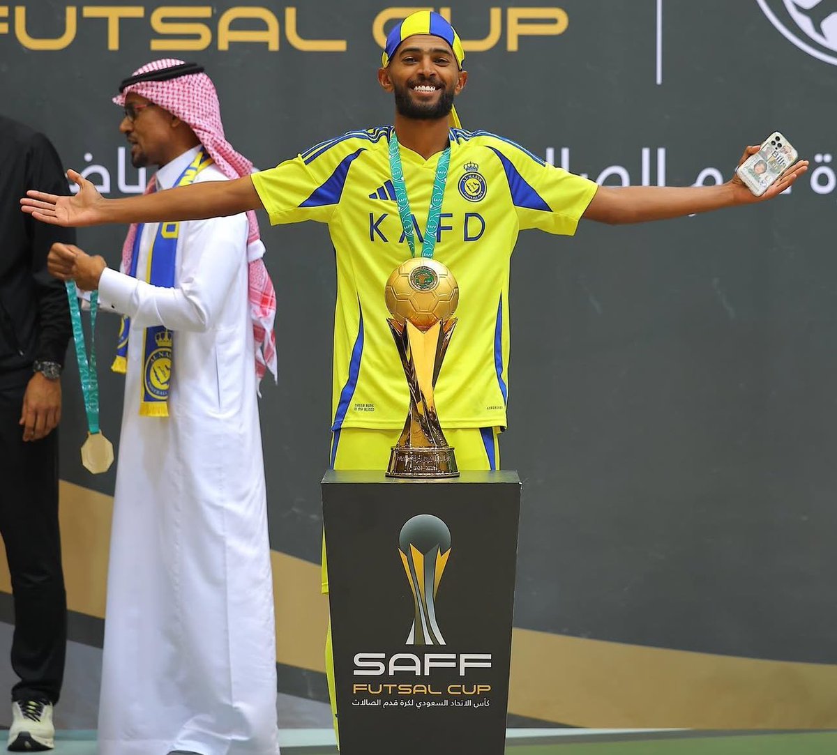 🎙️🚨🚨🚨🚨🚨🚨 - محمد الحمدان - لاعب صالات النصر : 

سمعت بأن سبب الغاء فكرة صالات النصر عدم وجود رعاة لها 

ولكن هذا سبب غير منطقي ابدًا!😨
 #انقذو_النصر_من_ادارته