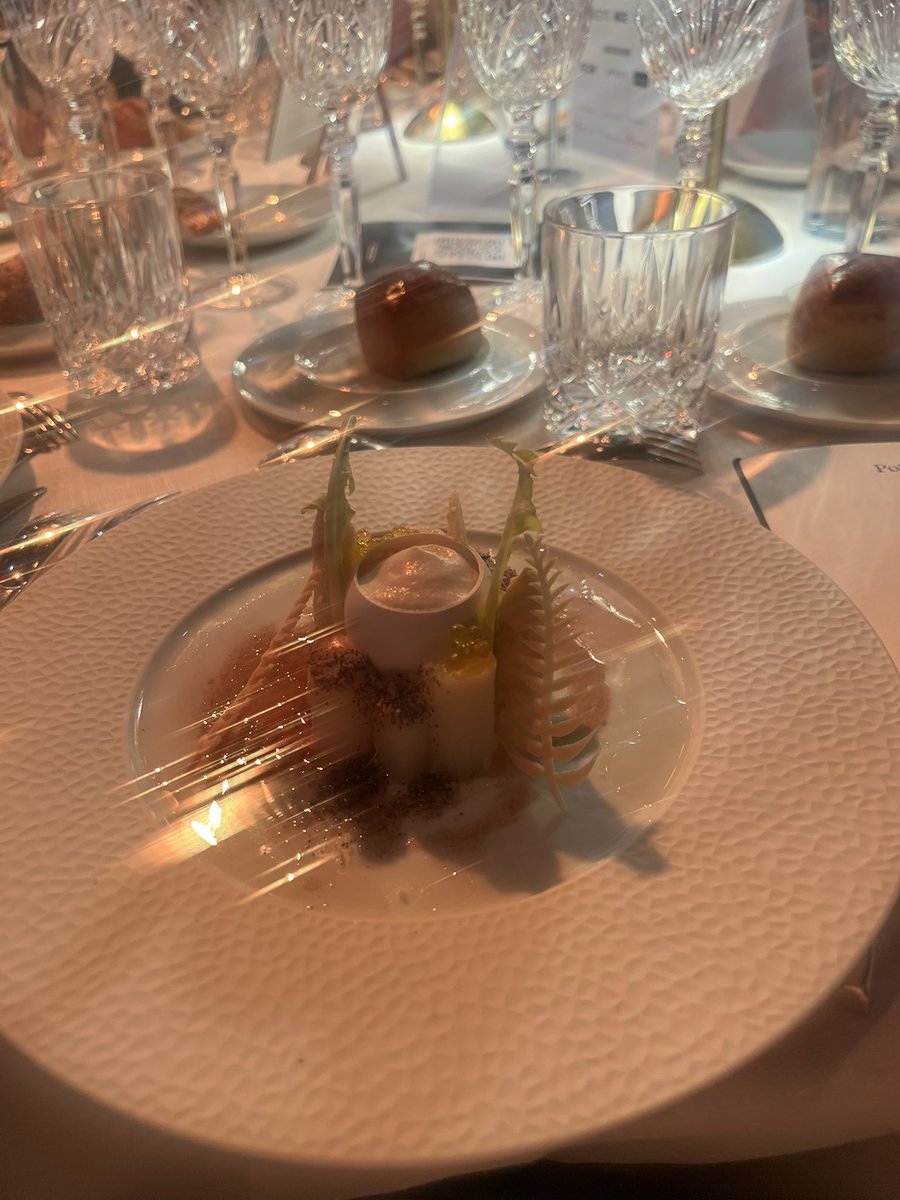 getmayday_app's tweet image. Le dîner commence 🥰

#GalaExperienceClient @Agora_Managers