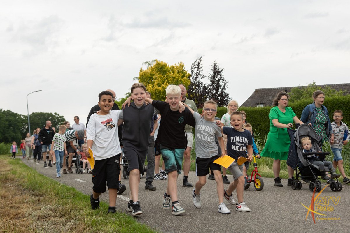 Foto's #avondvierdaagse dinsdagavond. #Doornspijk online #avond4daagse <a href="/OldebroekNet/">Oldebroek.net</a> <a href="/LocoMediaGroep/">Loco Media Groep</a> <a href="/LOE_nieuws/">LOEmedia</a> <a href="/RTVNunspeet/">RTV Nunspeet</a> atvfoto.nl/portfolio-item…