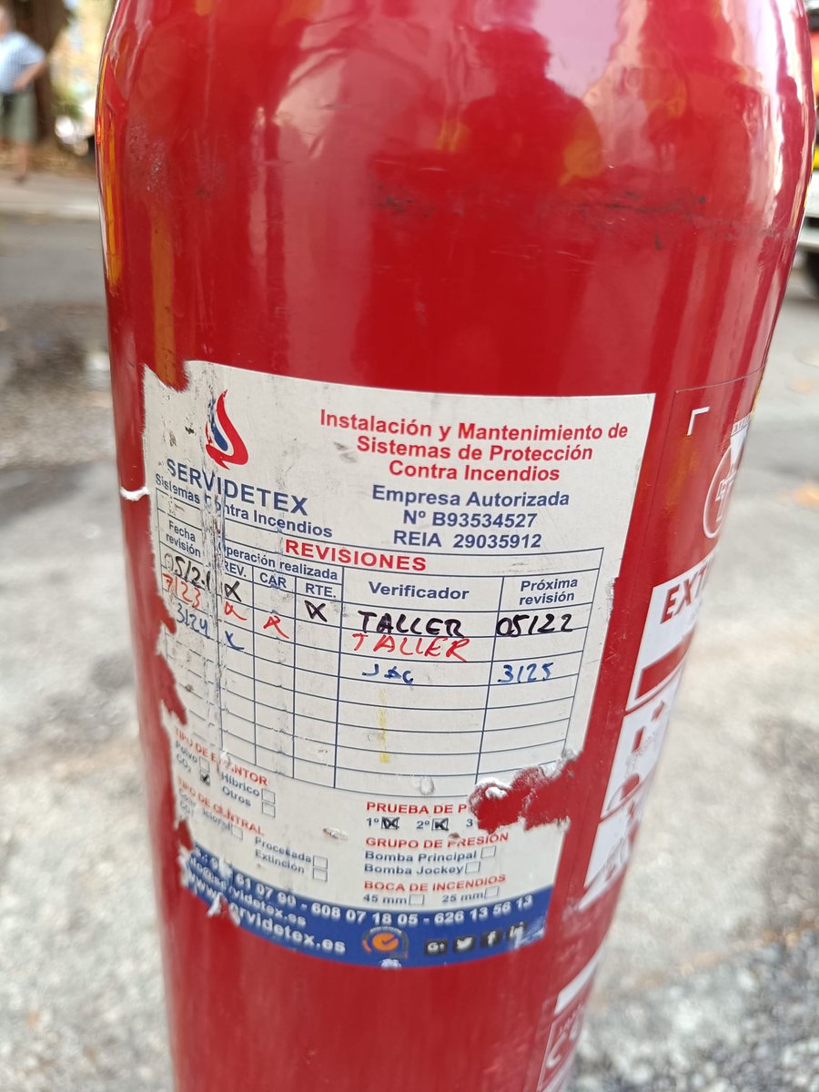 No cuentan en la noticia que el extintor de la dotación de Bomberos, con la revisión caducada, no ha funcionado 🧯✖️

El milagro económico de <a href="/carlosmconde/">Carlos Conde</a> <a href="/pacodelatorrep/">Paco de la Torre</a> <a href="/PPaytoMalaga/">PPaytoMalaga</a>